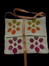 Carica l&#39;immagine nel visualizzatore di Gallery, Borsa Flowery Messenger - Pattern
